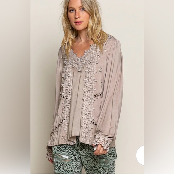 POL Tops - POL Floral Applique Blouse Embroidered Taupe Women's Top S